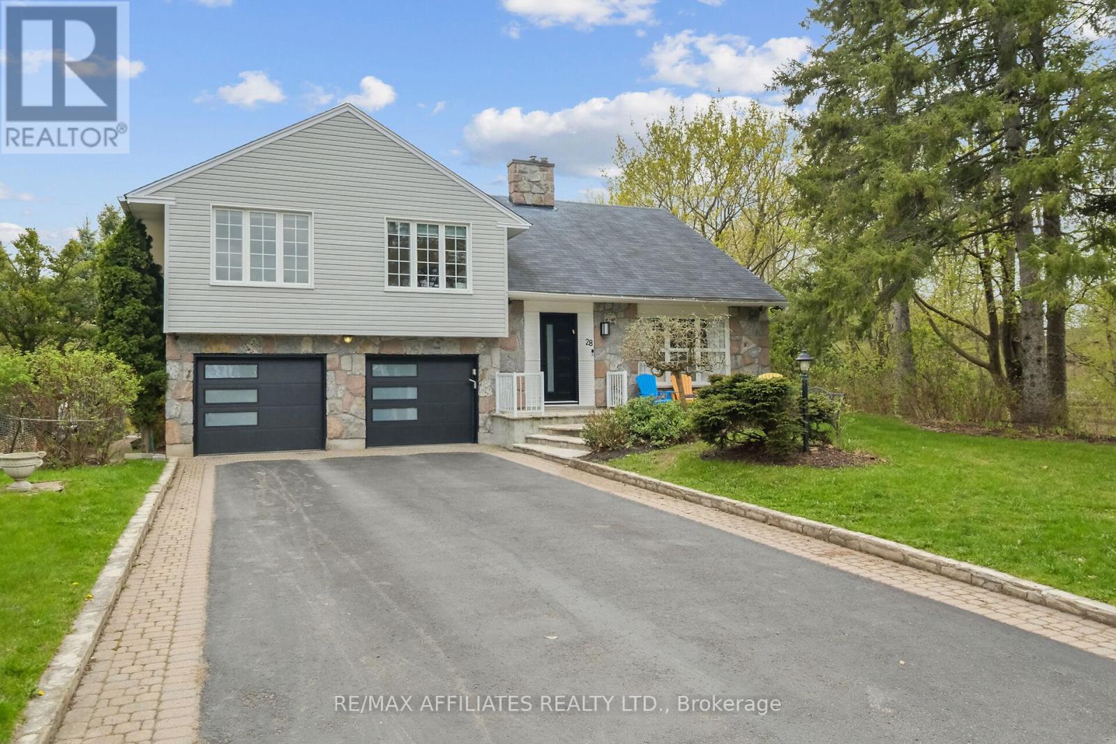 28 QUALICUM STREET, Ottawa, Ontario