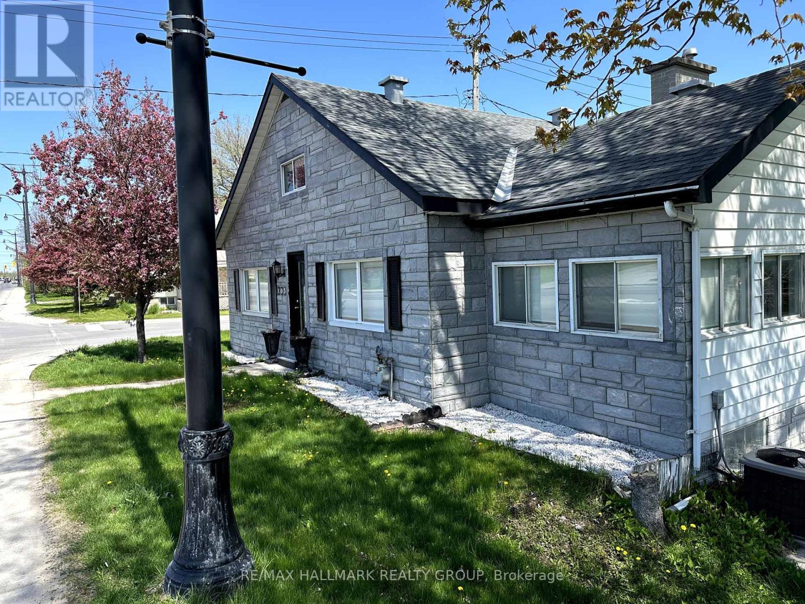 103 WILSON STREET W, Perth, Ontario