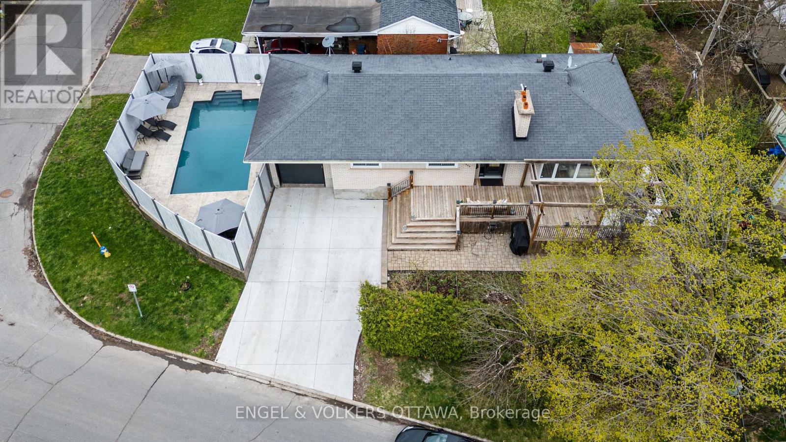 953 FAIRLAWN AVENUE, Ottawa, Ontario