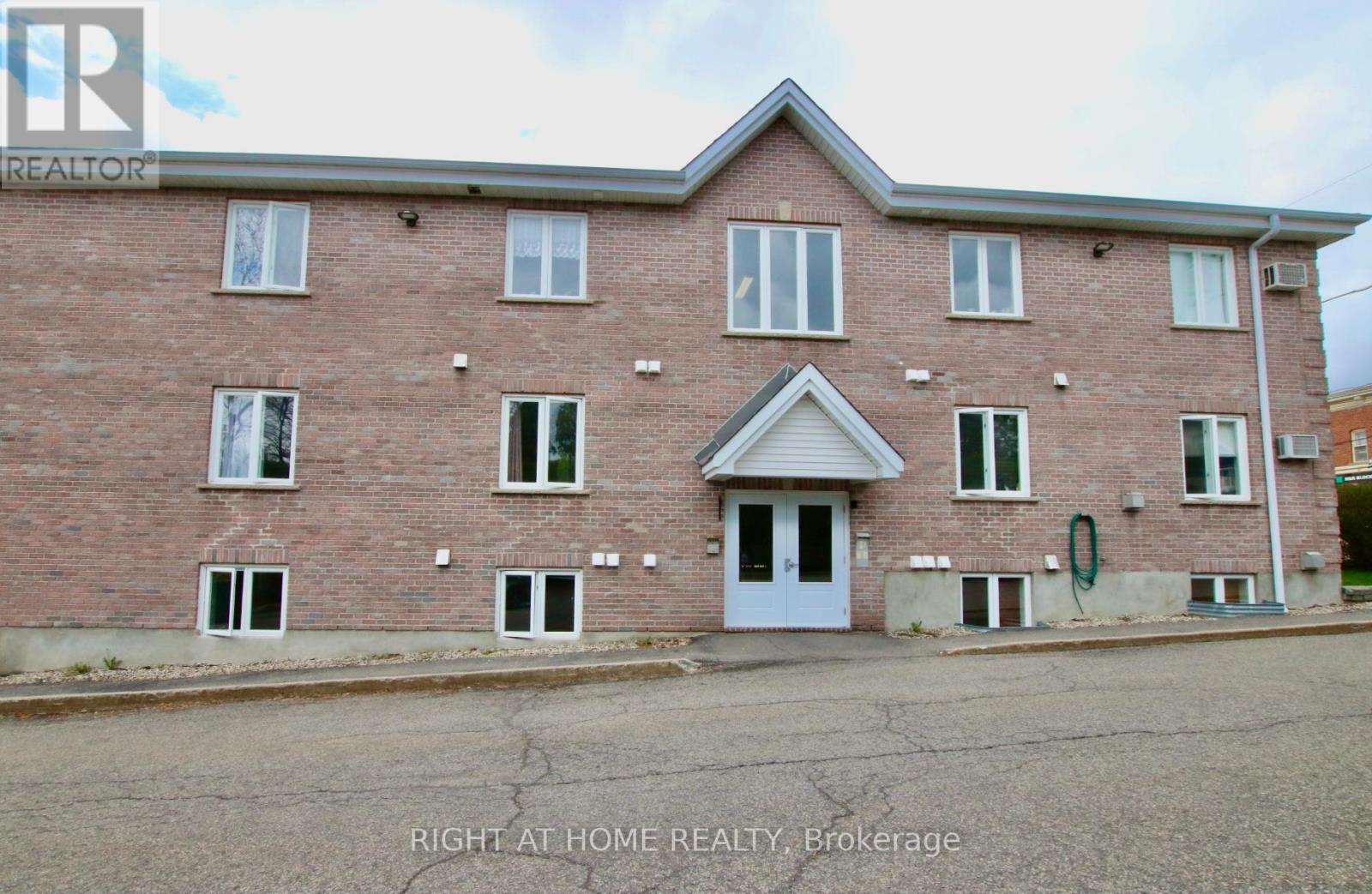 1C - 97 MILL STREET, Russell, Ontario