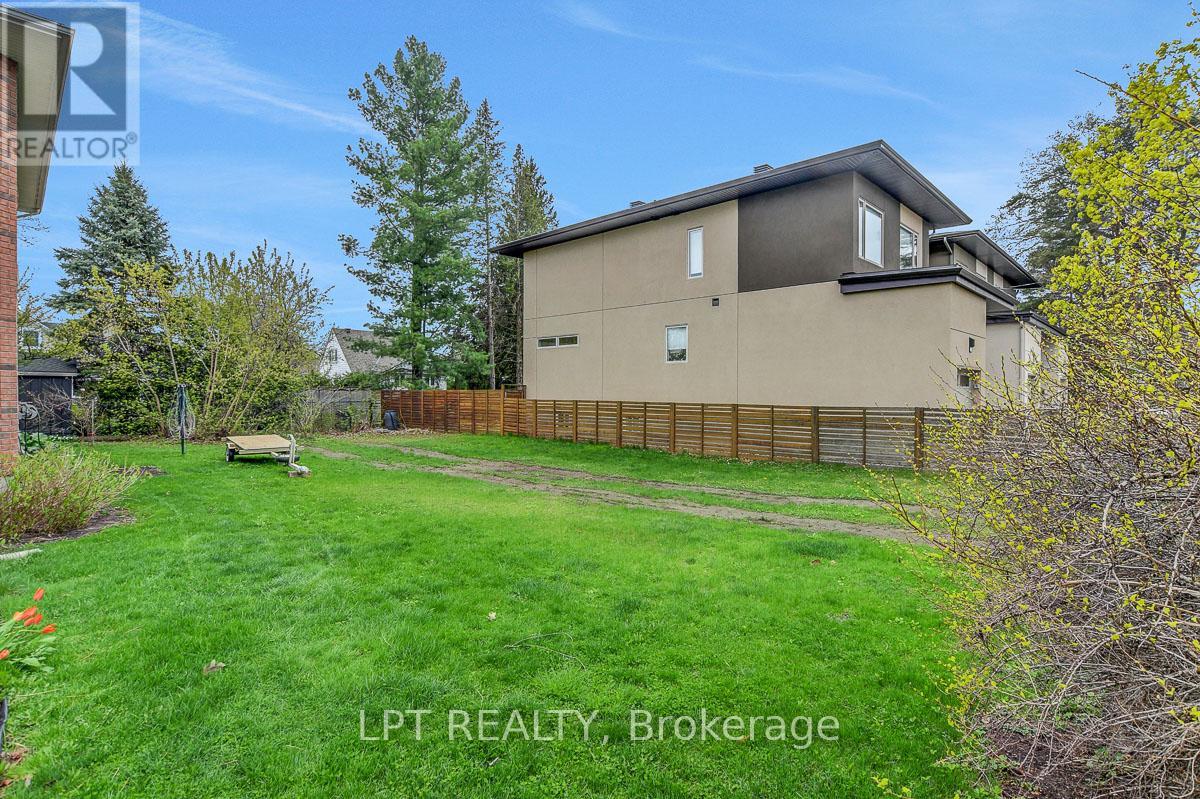 10 ASHBURN DRIVE, Ottawa, Ontario