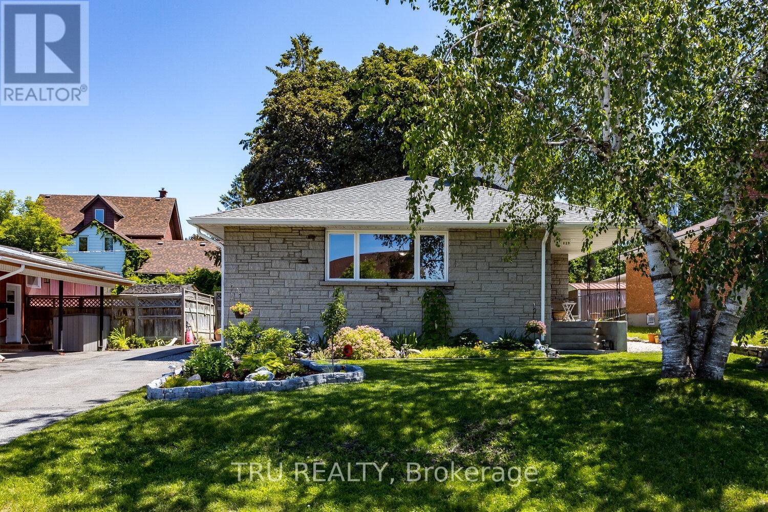 829 IROQUOIS ROAD, Ottawa, Ontario
