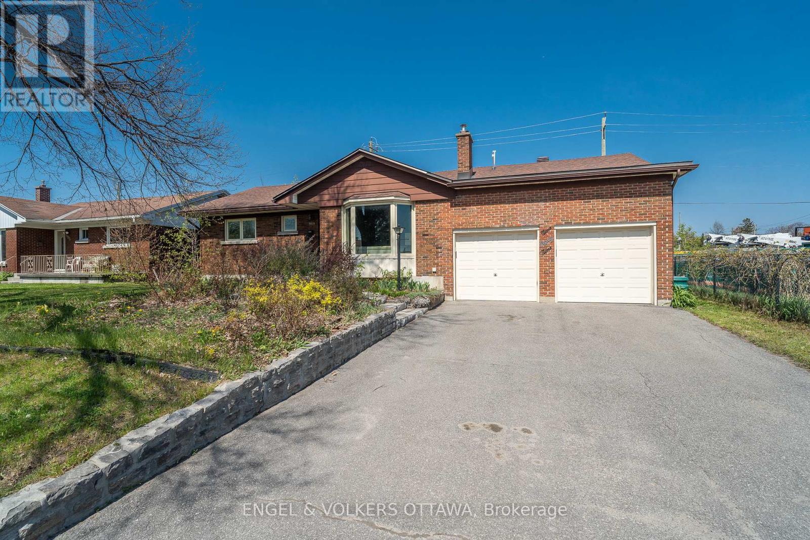 989 CONNAUGHT AVENUE, Ottawa, Ontario