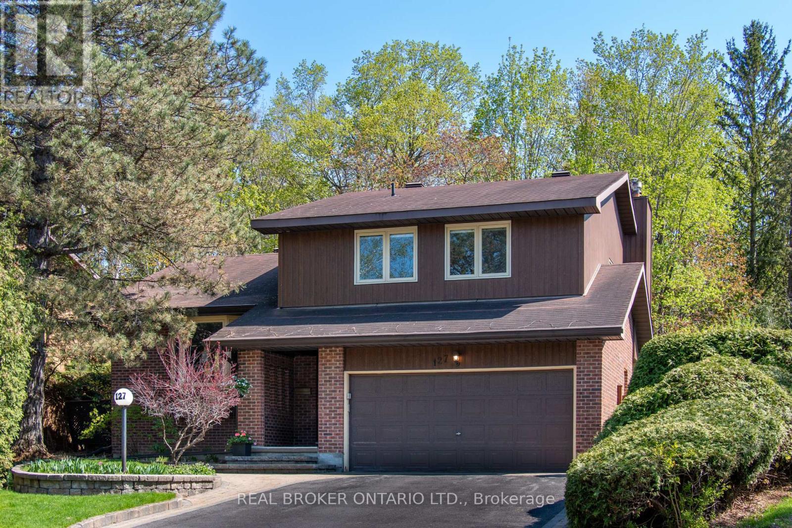 127 CHIMO DRIVE, Ottawa, Ontario