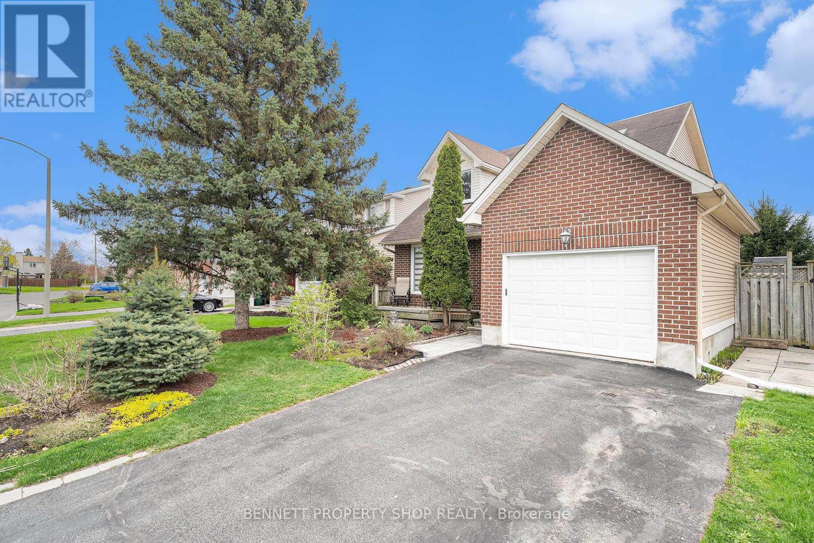 437 ROUGEMOUNT CRESCENT, Ottawa, Ontario