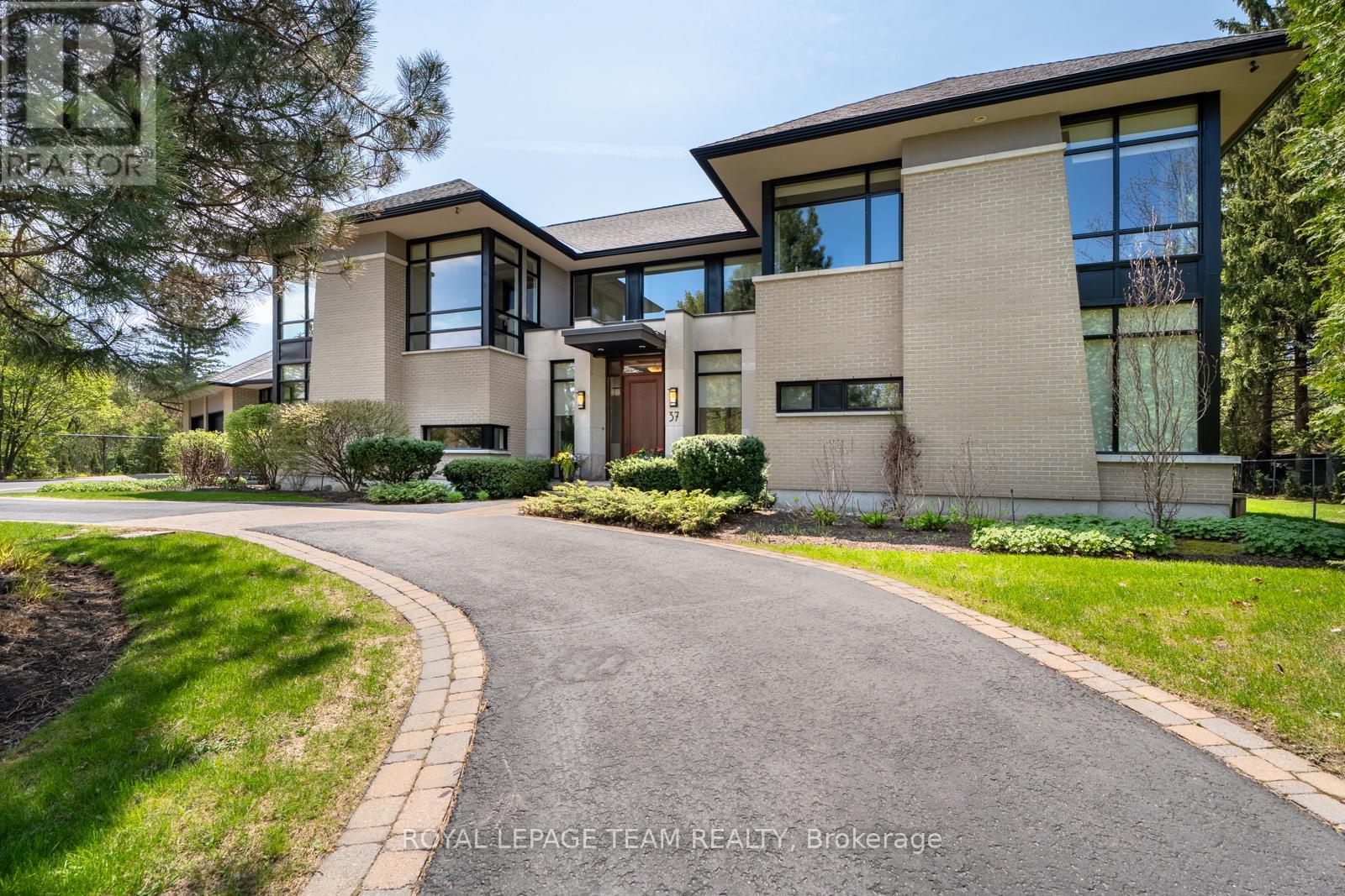 37 ROTHWELL DRIVE, Ottawa, Ontario