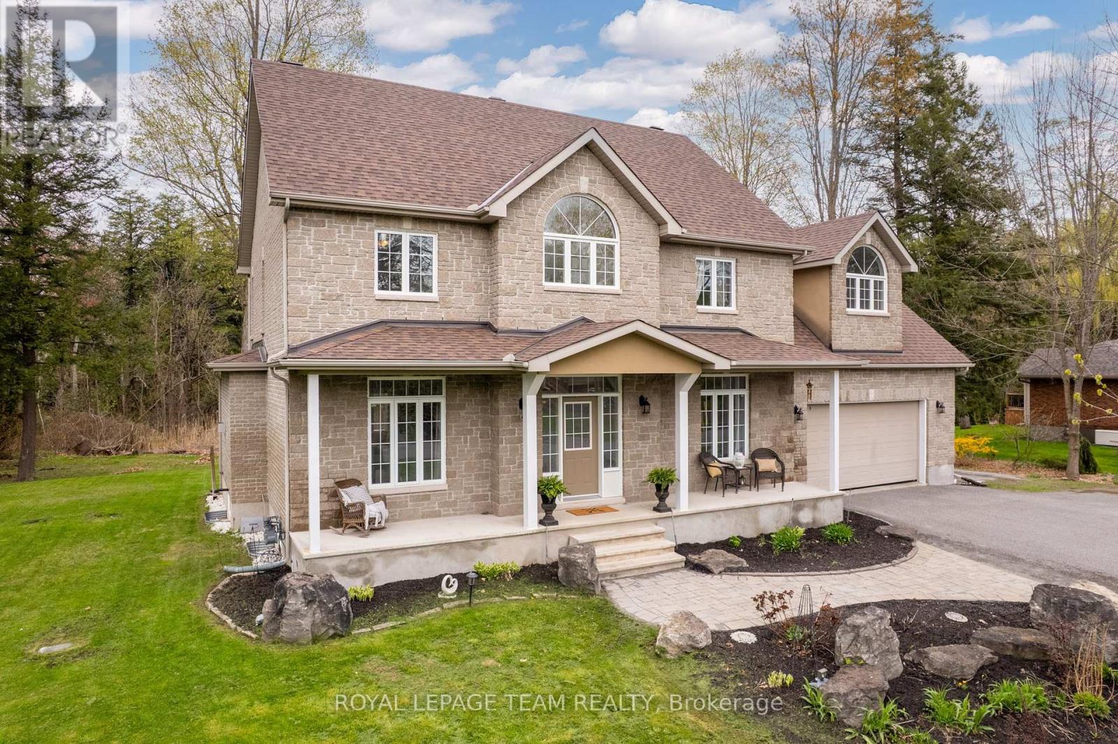 2377 PINE AVENUE, Ottawa, Ontario