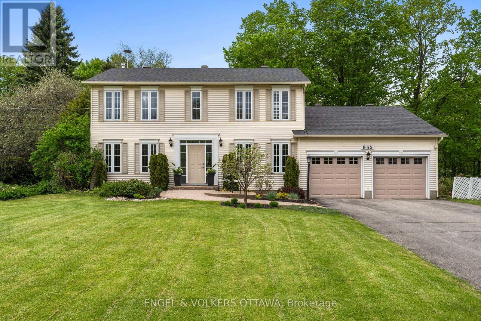 935 FIELDOWN STREET, Ottawa, Ontario