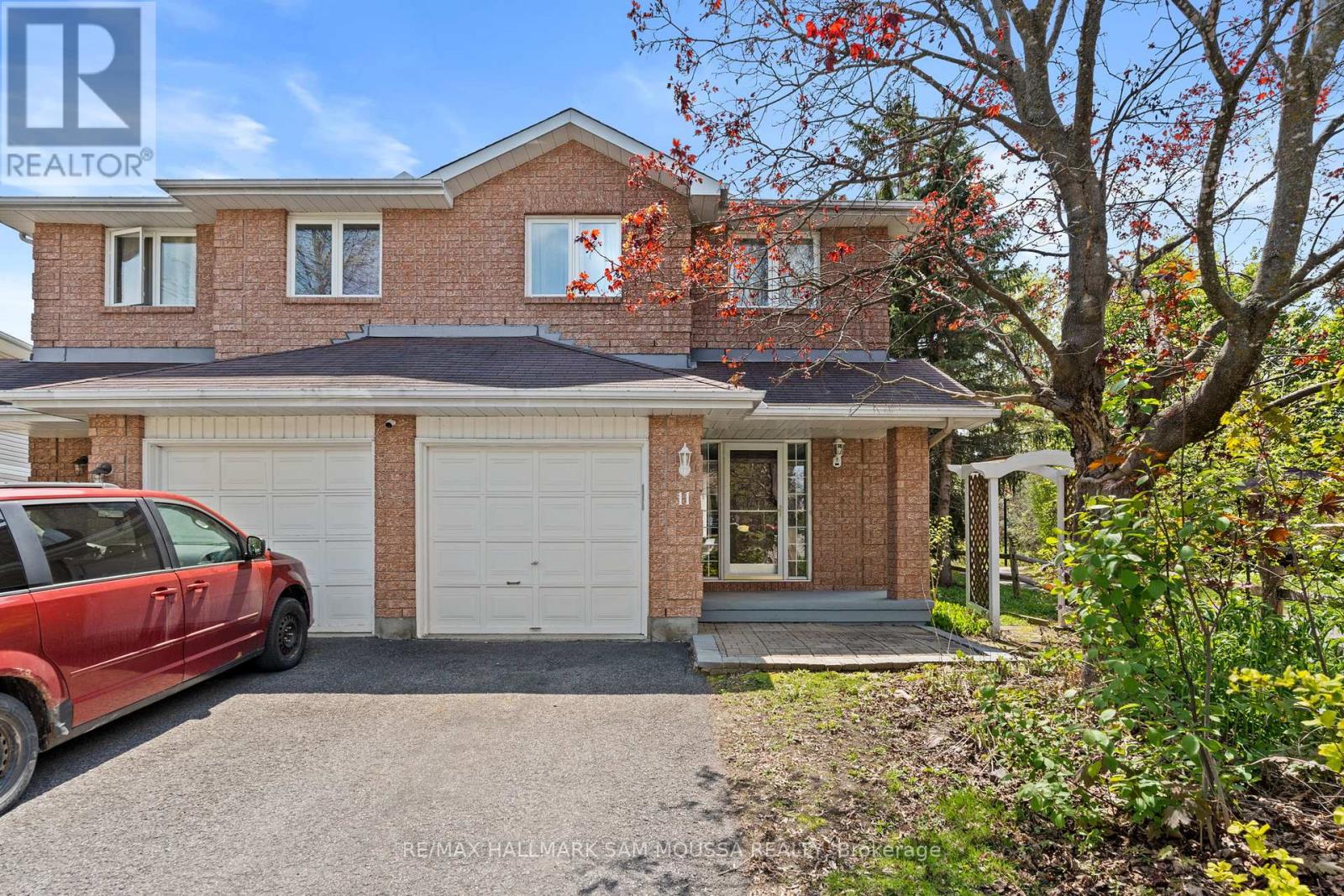 11 HIGHMONT COURT, Ottawa, Ontario