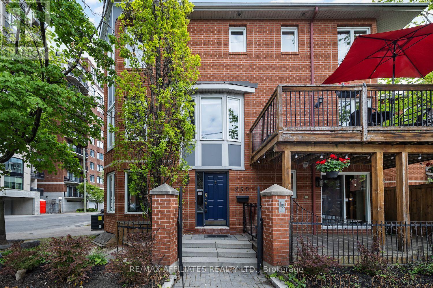 255 KENT STREET, Ottawa, Ontario