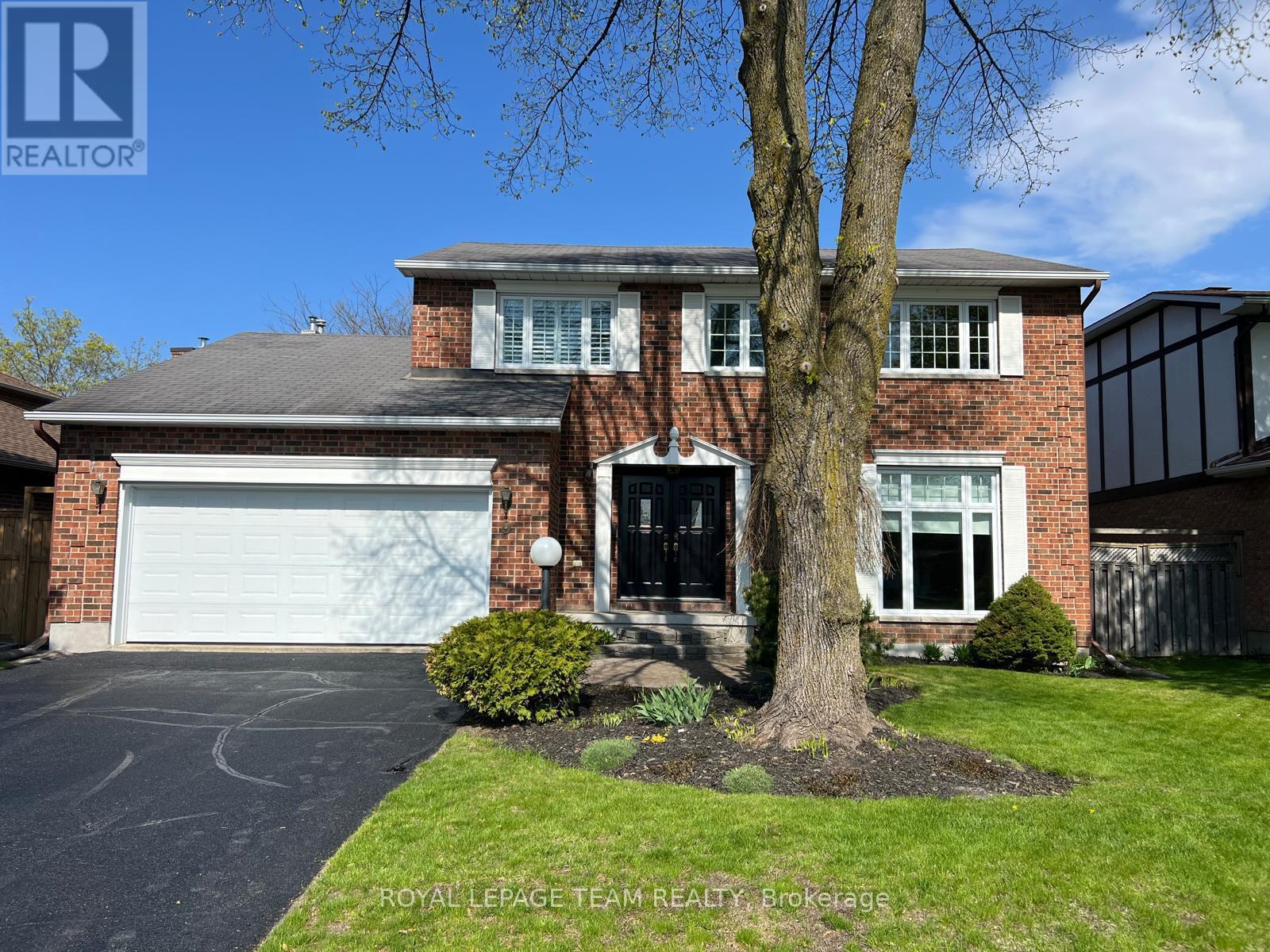 9 RED OAKS TRAIL, Ottawa, Ontario