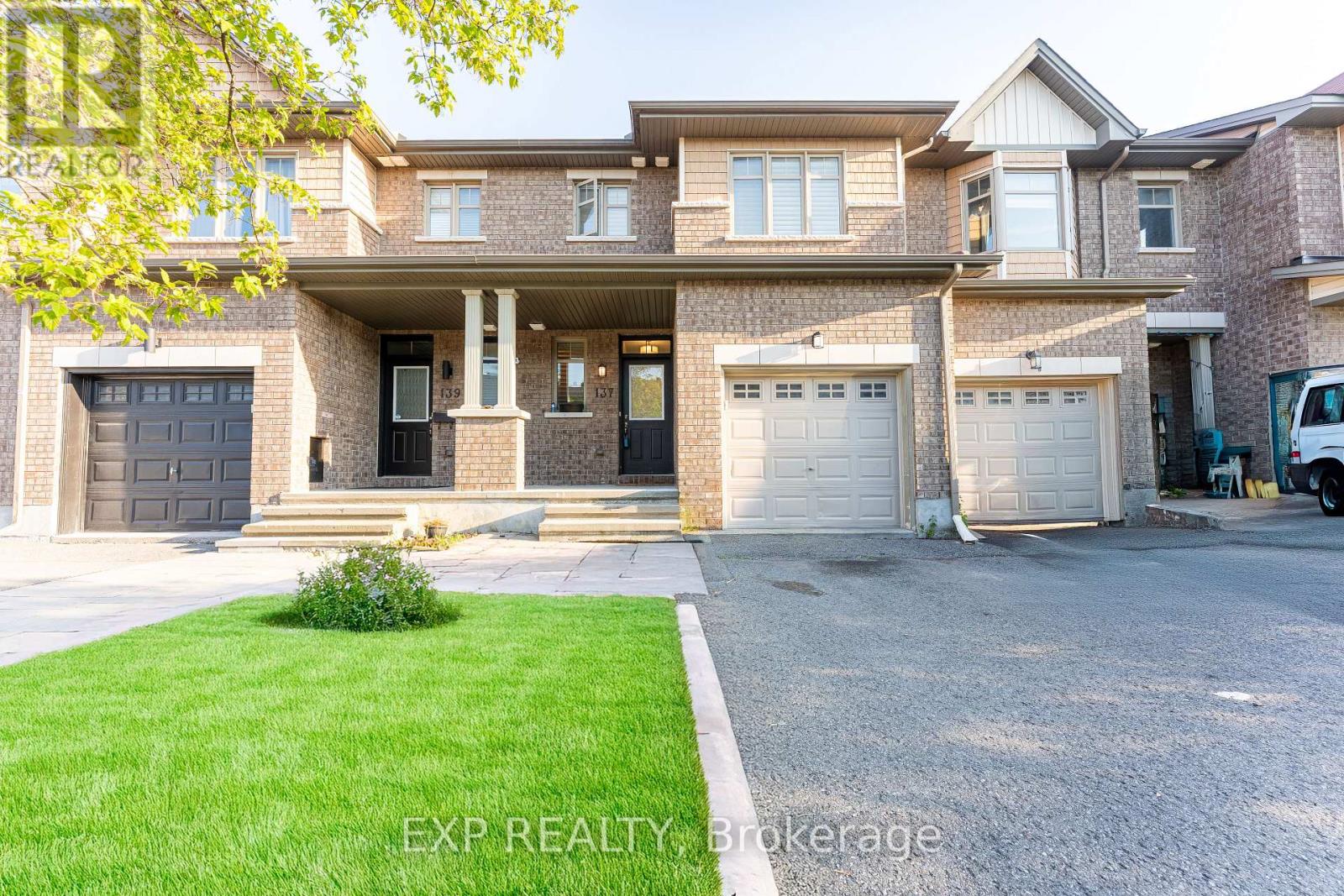 137 HAWKESWOOD DRIVE, Ottawa, Ontario