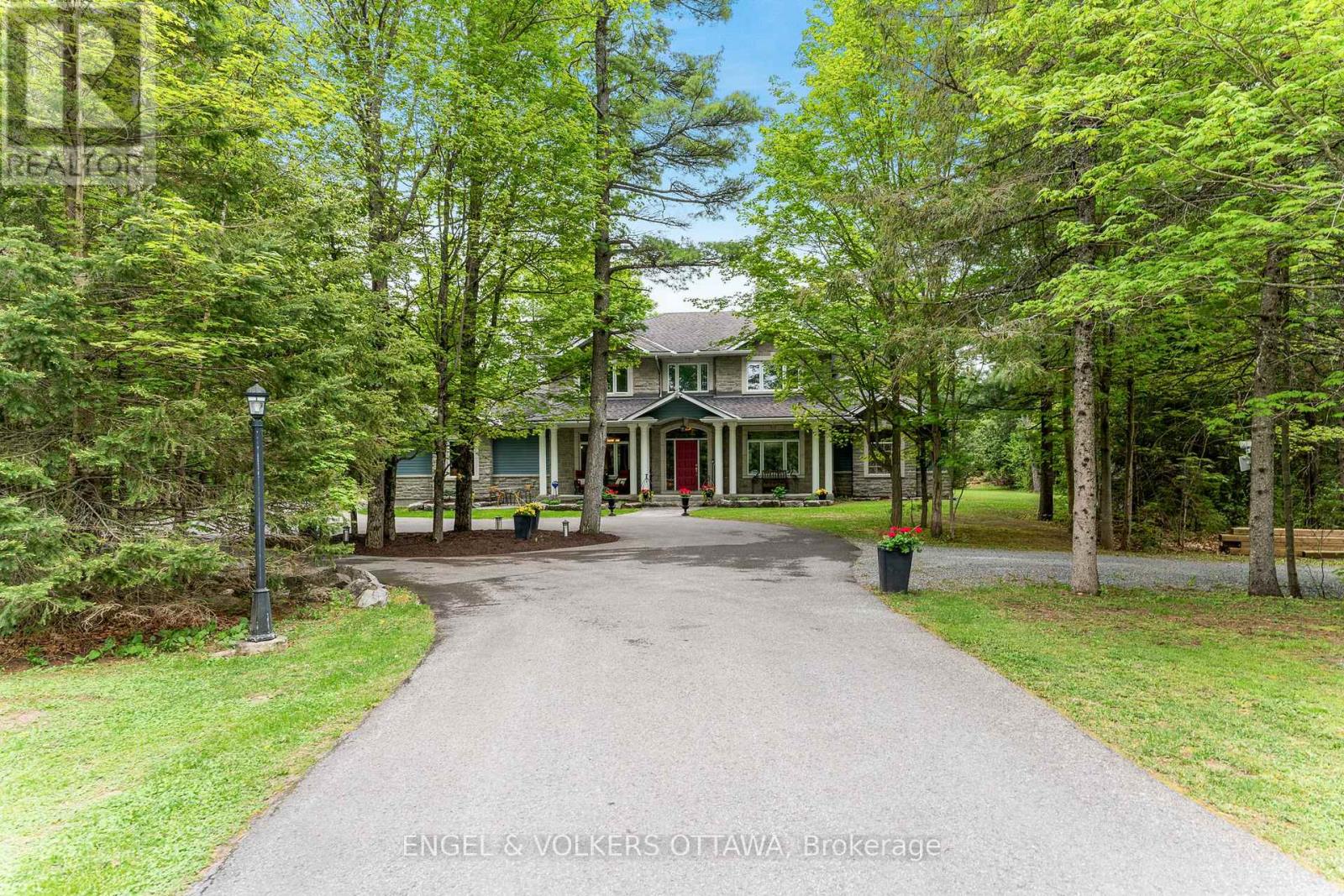 5 CARLISLE CIRCLE, Ottawa, Ontario