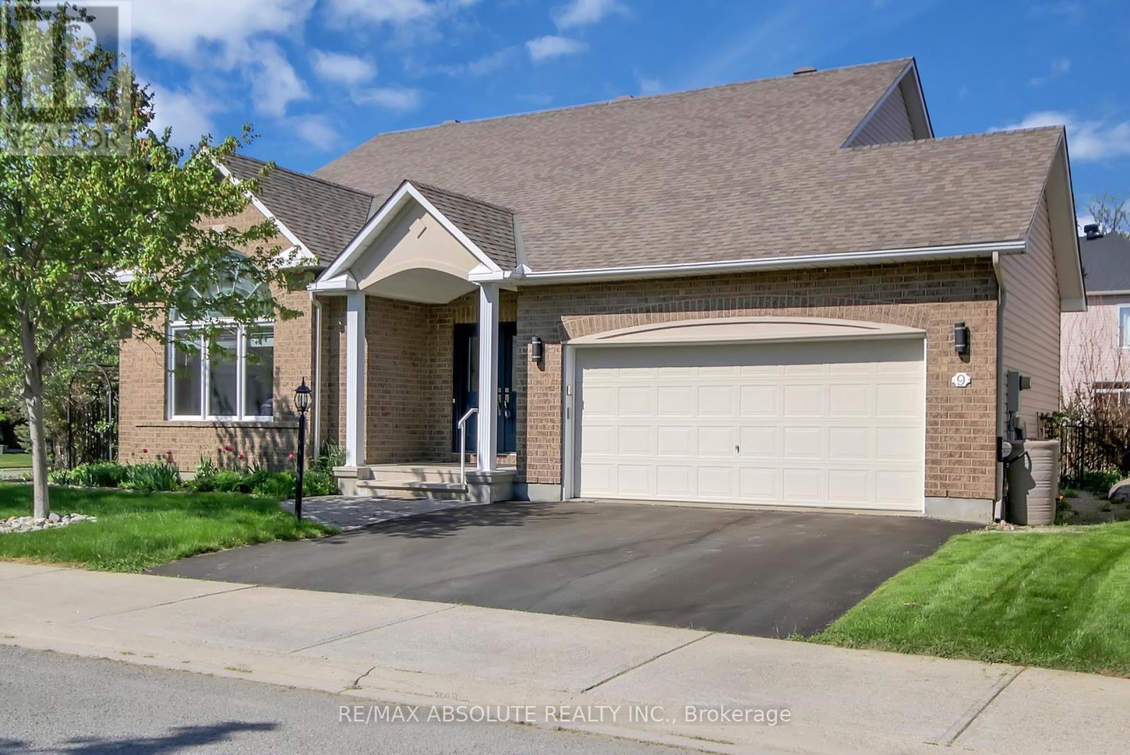 9 CAMBERLEY STREET, Ottawa, Ontario