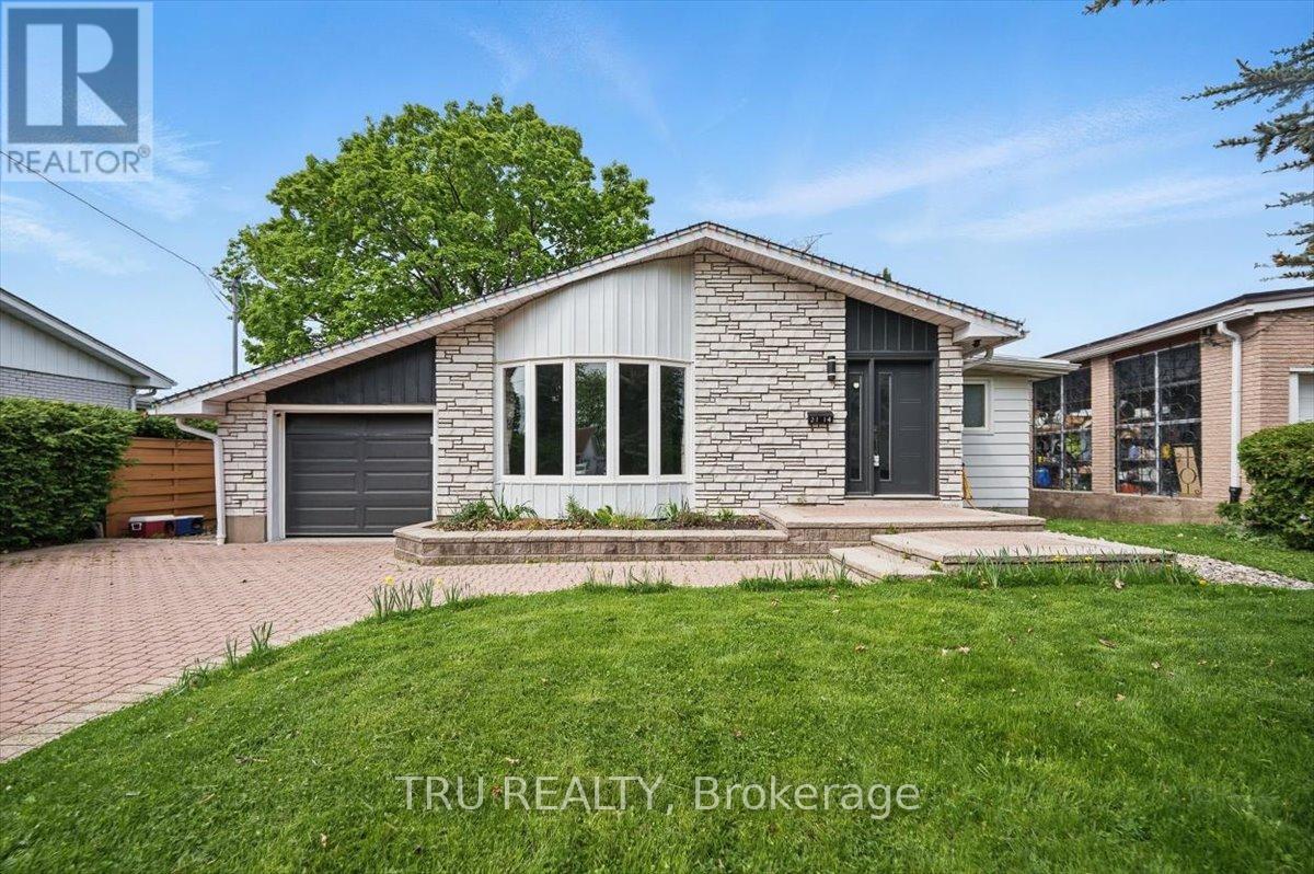 2114 BALHARRIE AVENUE, Ottawa, Ontario