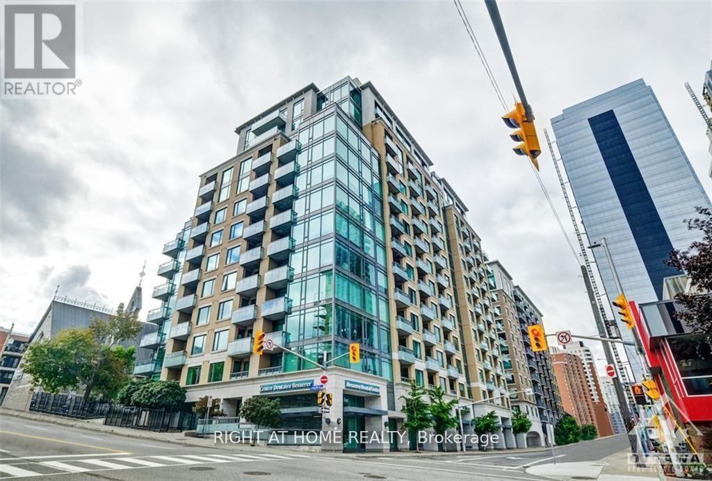 404 - 238 BESSERER STREET, Ottawa, Ontario