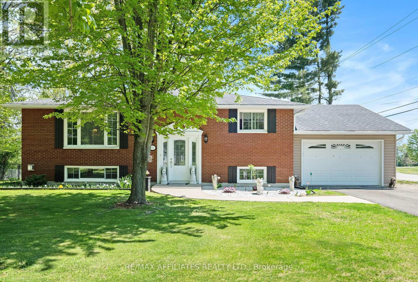 57 GOLF CLUB ROAD, Rideau Lakes, Ontario