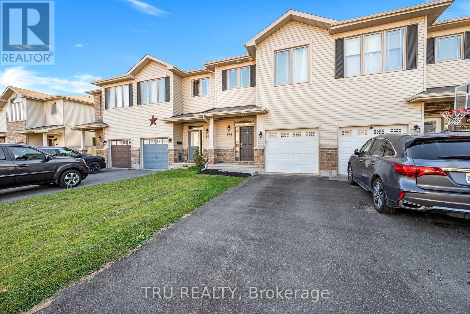 960 LINARIA WALK, Ottawa, Ontario
