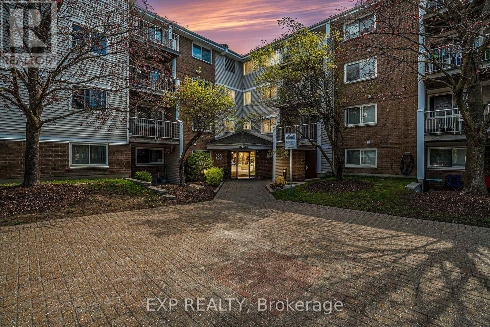 210 - 280 BRITTANY DRIVE, Ottawa, Ontario