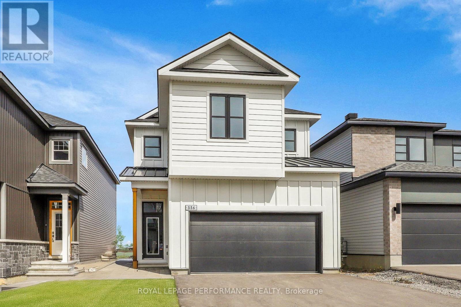 556 PAAKANAAK AVENUE, Ottawa, Ontario