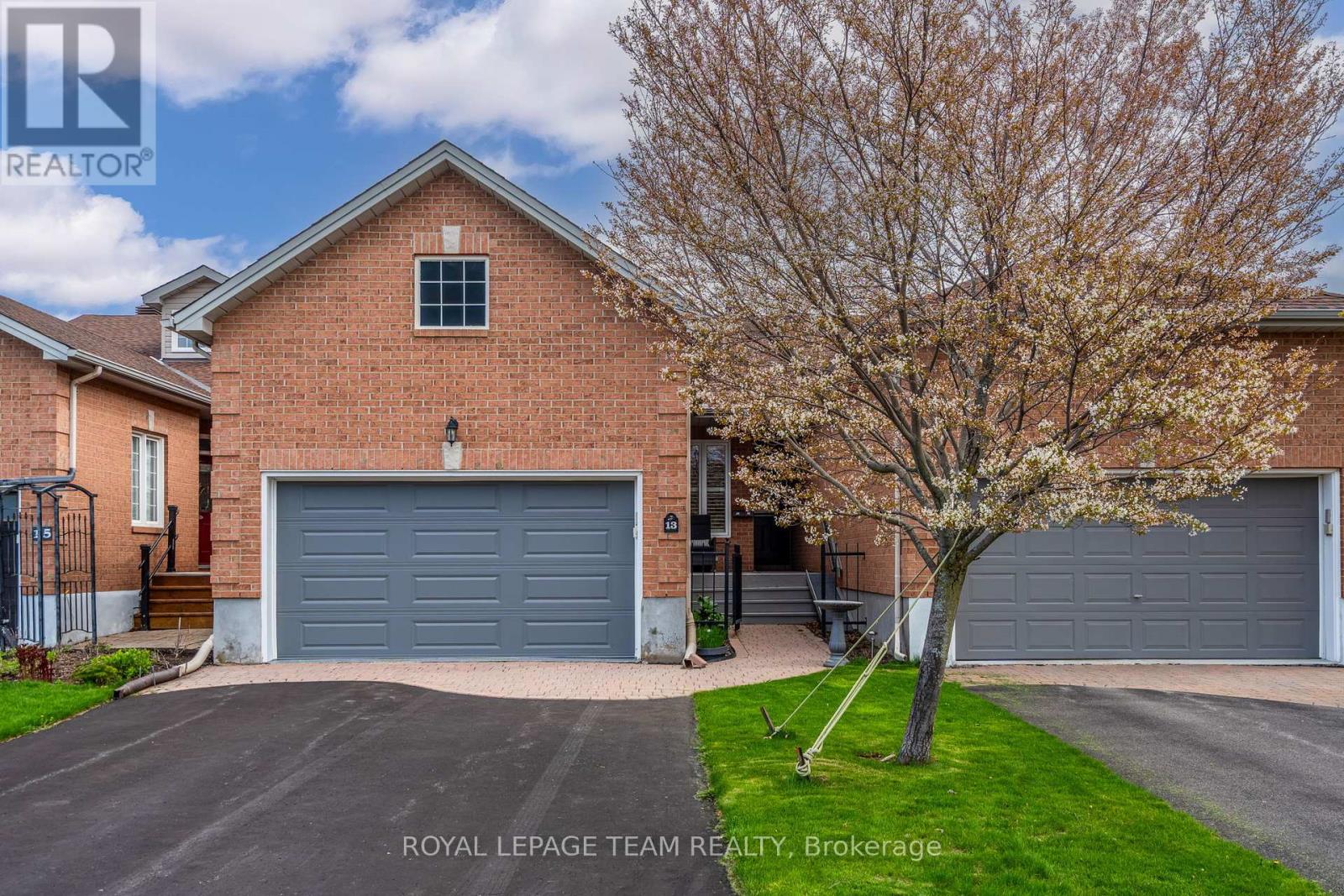 13 EILEEN CRESCENT, Ottawa, Ontario