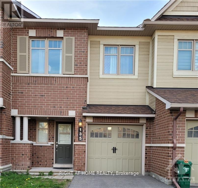 135 CALVINGTON AVENUE, Ottawa, Ontario