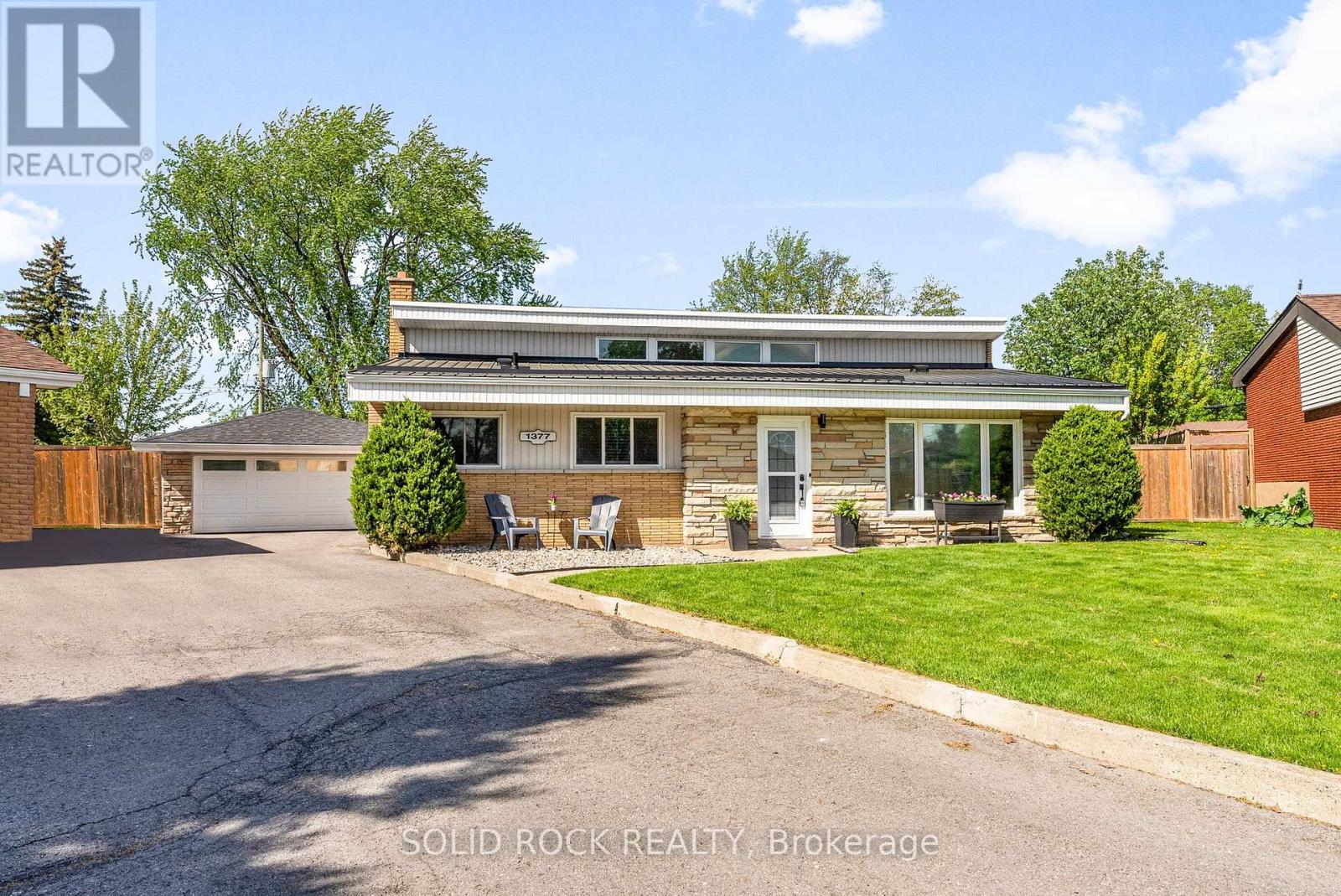 1377 TOULON STREET, Ottawa, Ontario