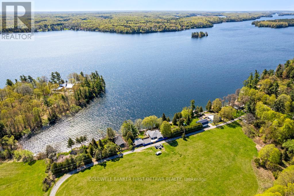 889 JONES POINT ROAD, Tay Valley, Ontario