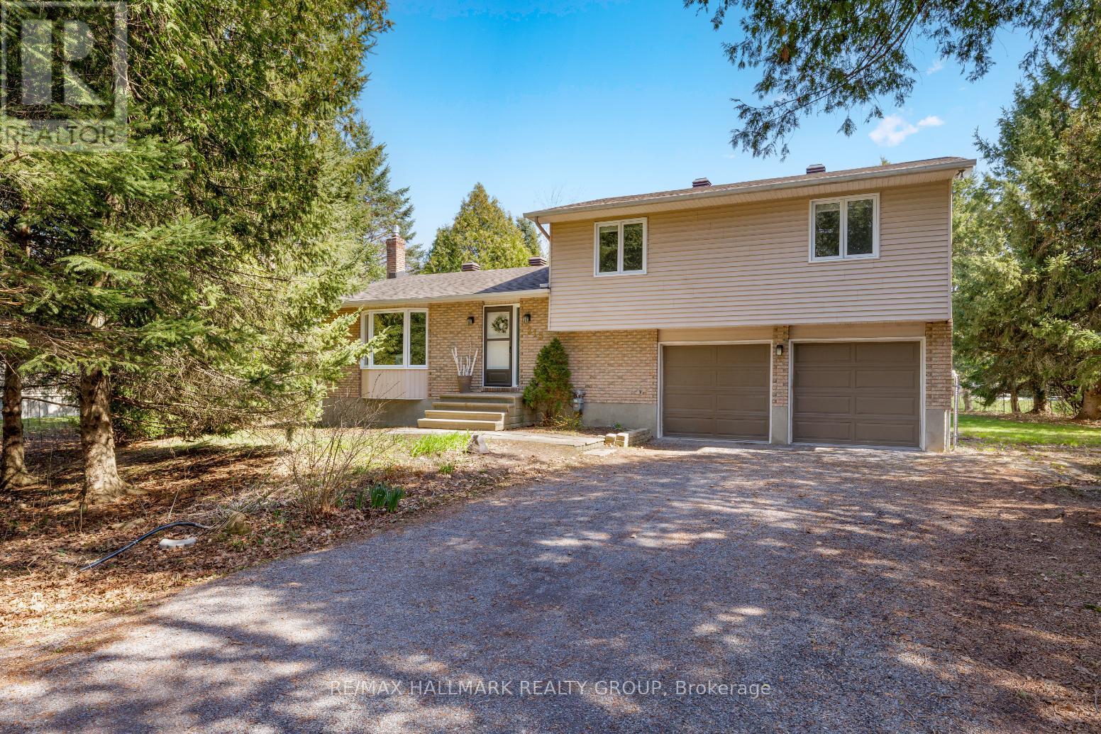 215 DES BOIS DRIVE, Russell, Ontario