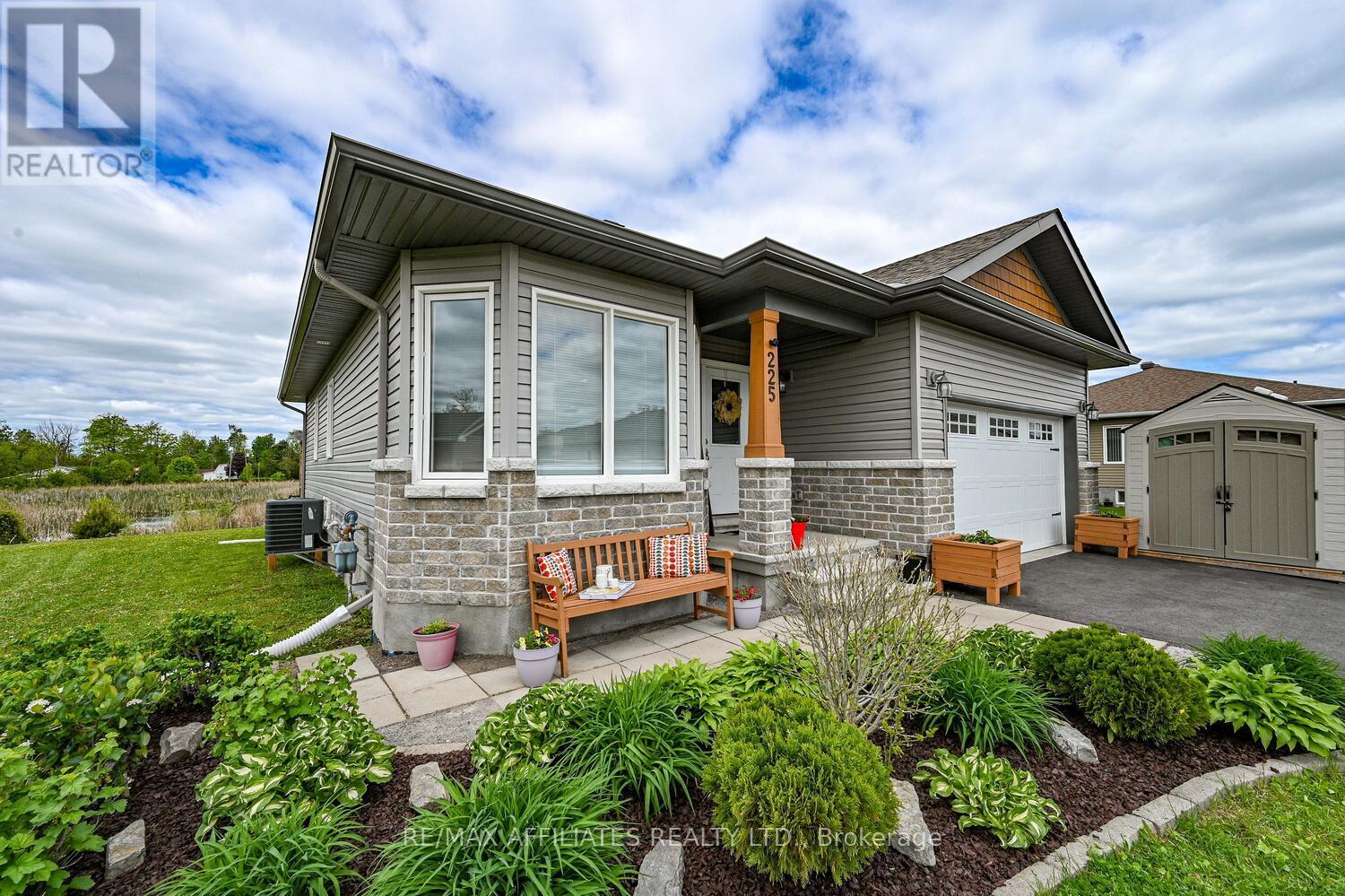 225 WOOD AVENUE, Smiths Falls, Ontario