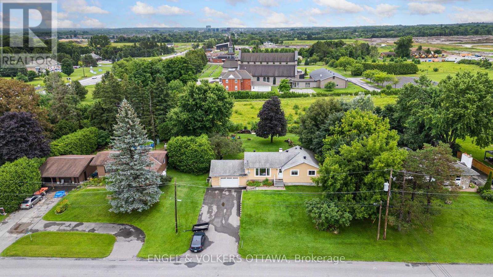 5 MURPHY COURT, Ottawa, Ontario