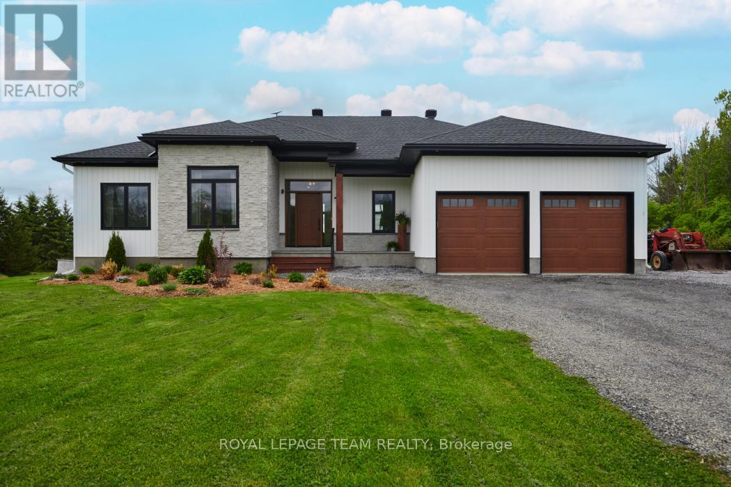 11592 ARMSTRONG ROAD, North Dundas, Ontario