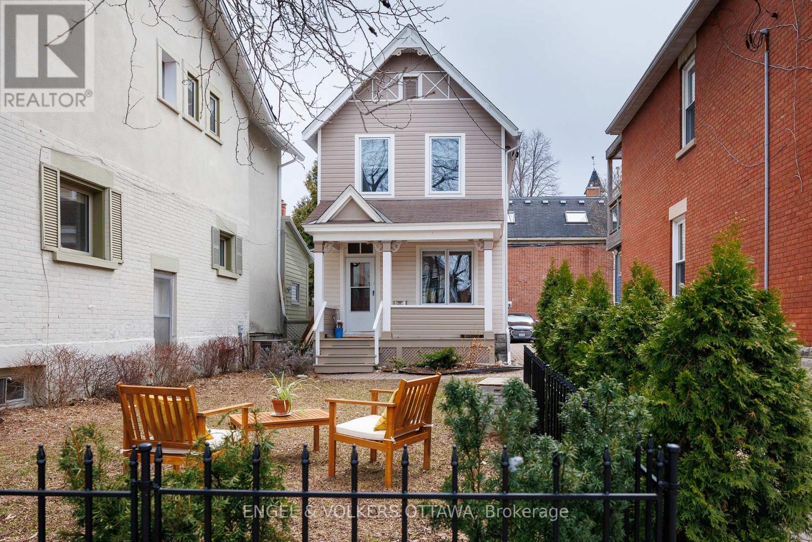 92 THIRD AVENUE, Ottawa, Ontario