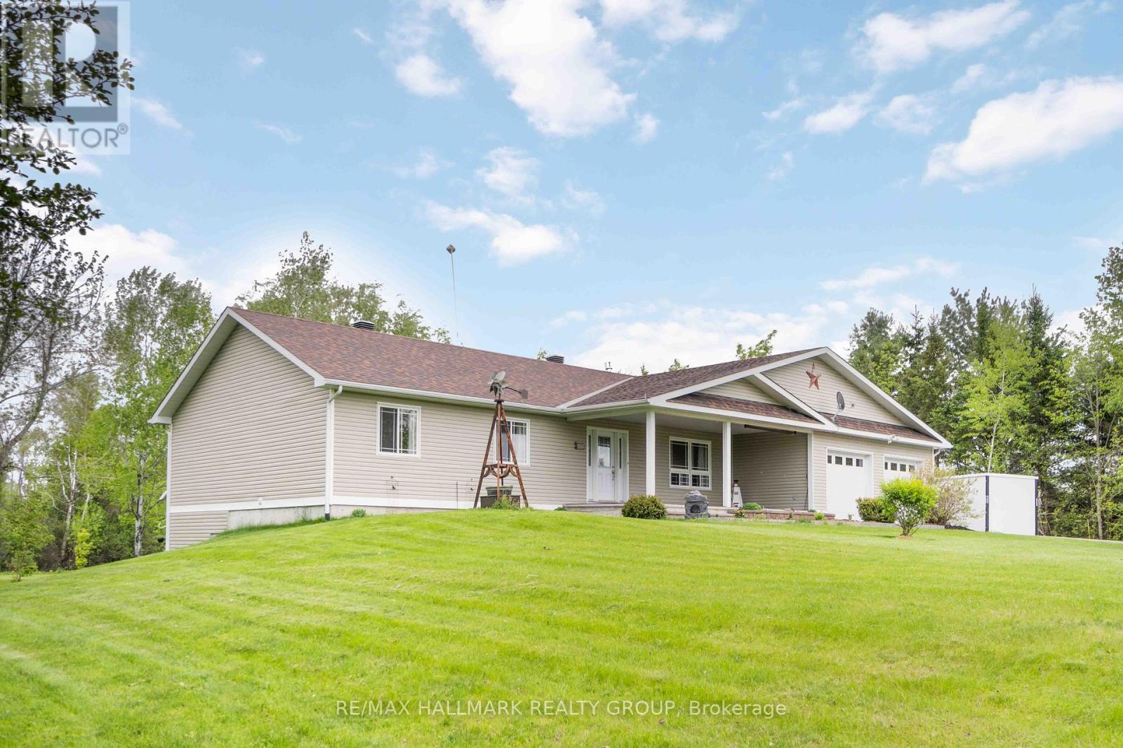 7713 FAIRHURST DRIVE, Ottawa, Ontario