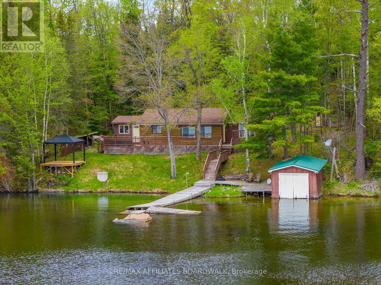 593 MAZINAW LAKE, Addington Highlands, Ontario
