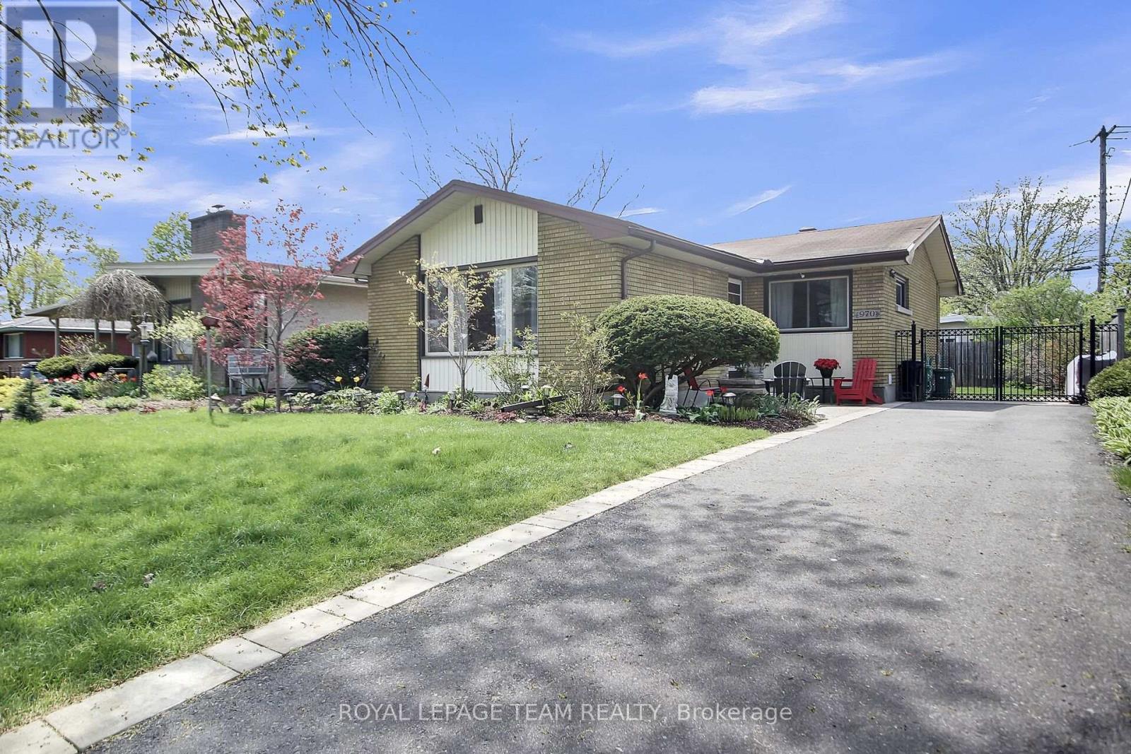 970 PARKHURST BOULEVARD, Ottawa, Ontario