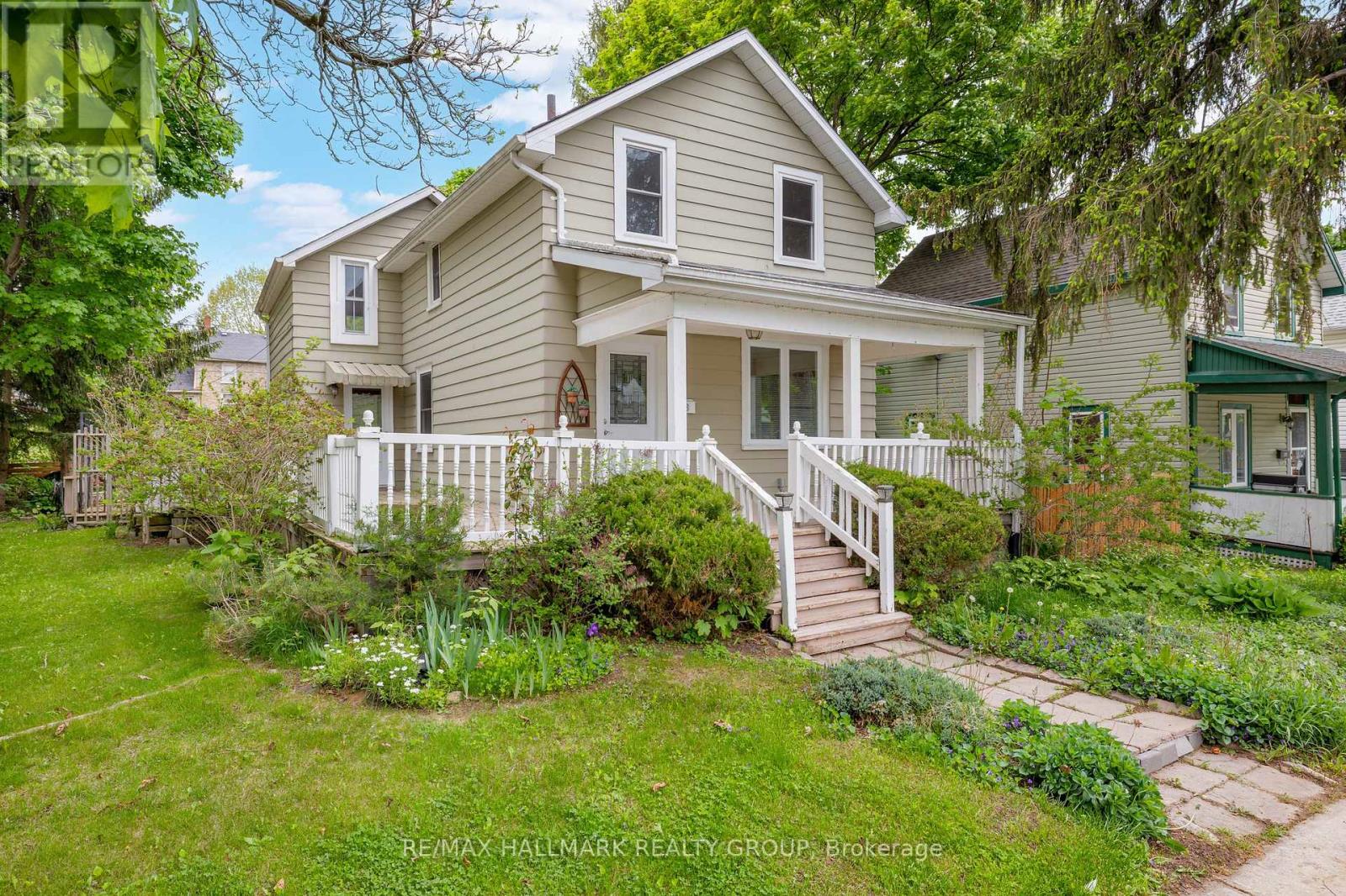 118 WELLINGTON STREET, Gananoque, Ontario