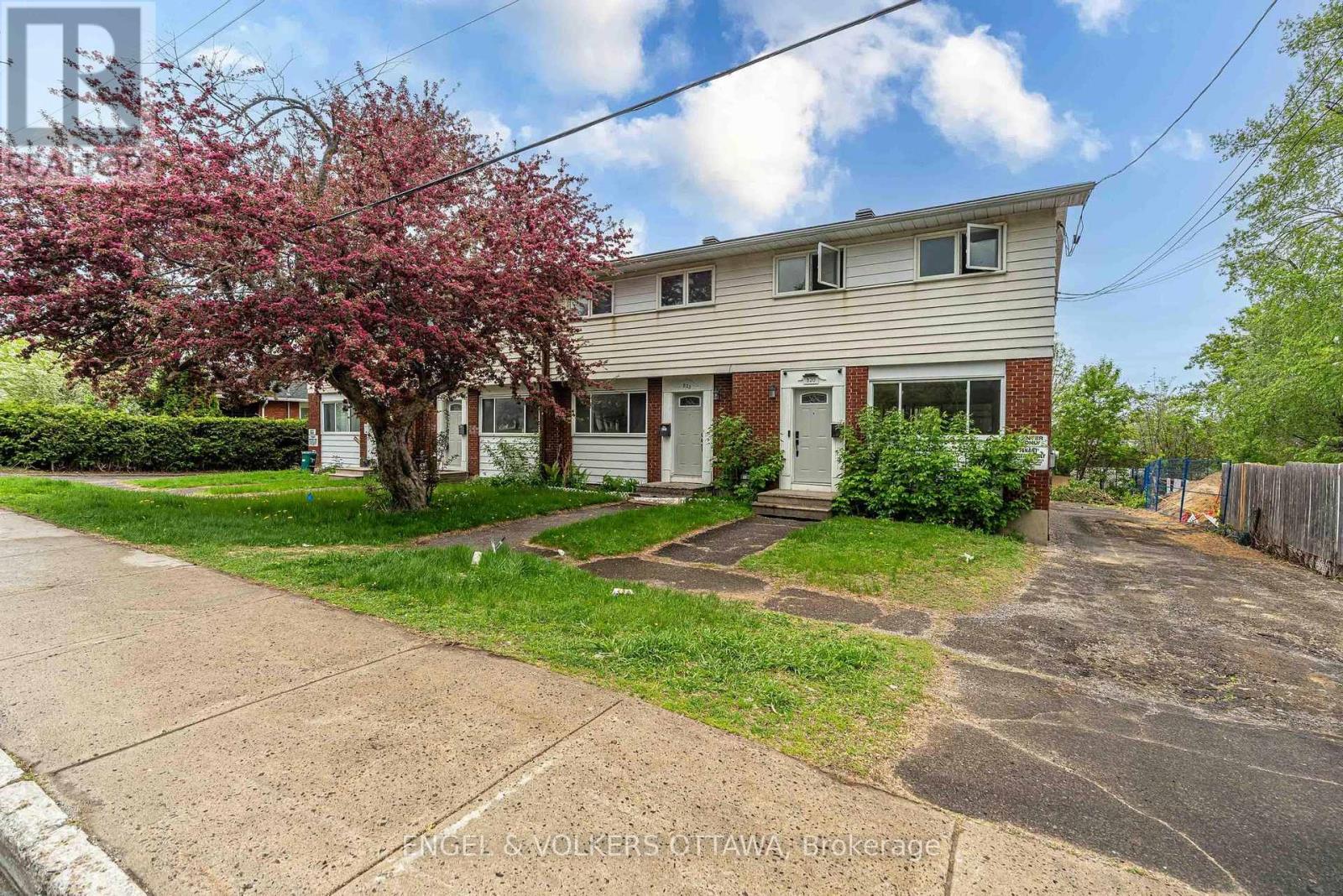 822 GRENON AVENUE, Ottawa, Ontario