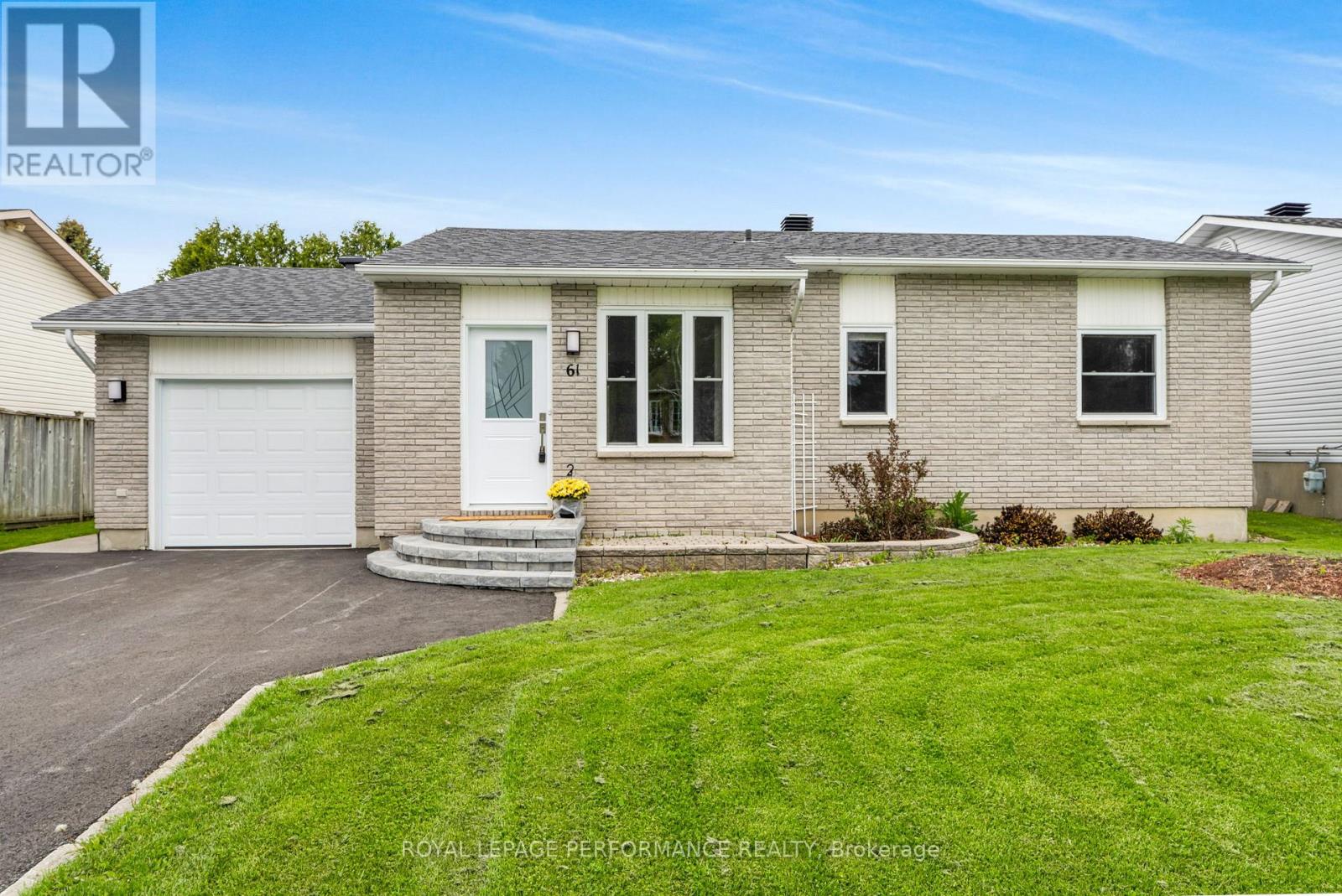 61 ALBERT STREET, Russell, Ontario