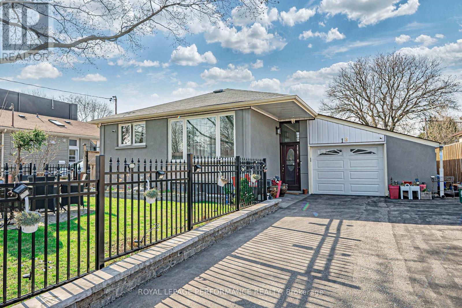 18 COURTWRIGHT ROAD, Toronto, Ontario