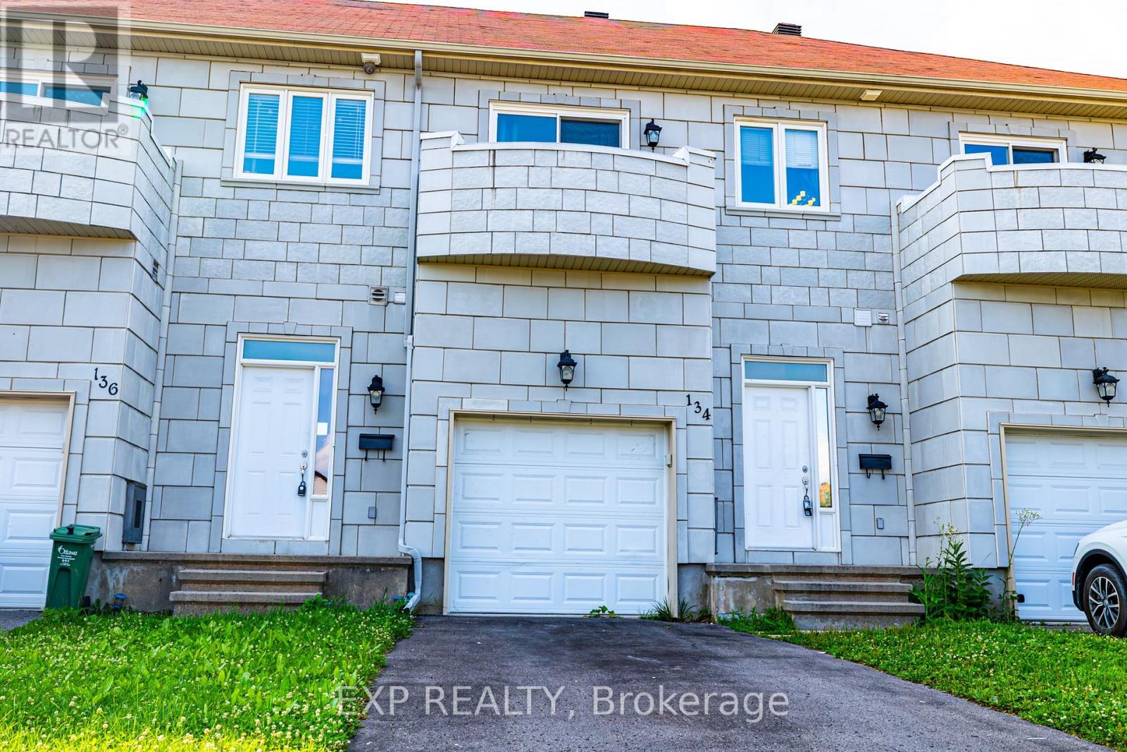 134 WHISPERING WINDS WAY, Ottawa, Ontario