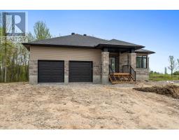 37 TENNANT DRIVE, Rideau Lakes, Ontario