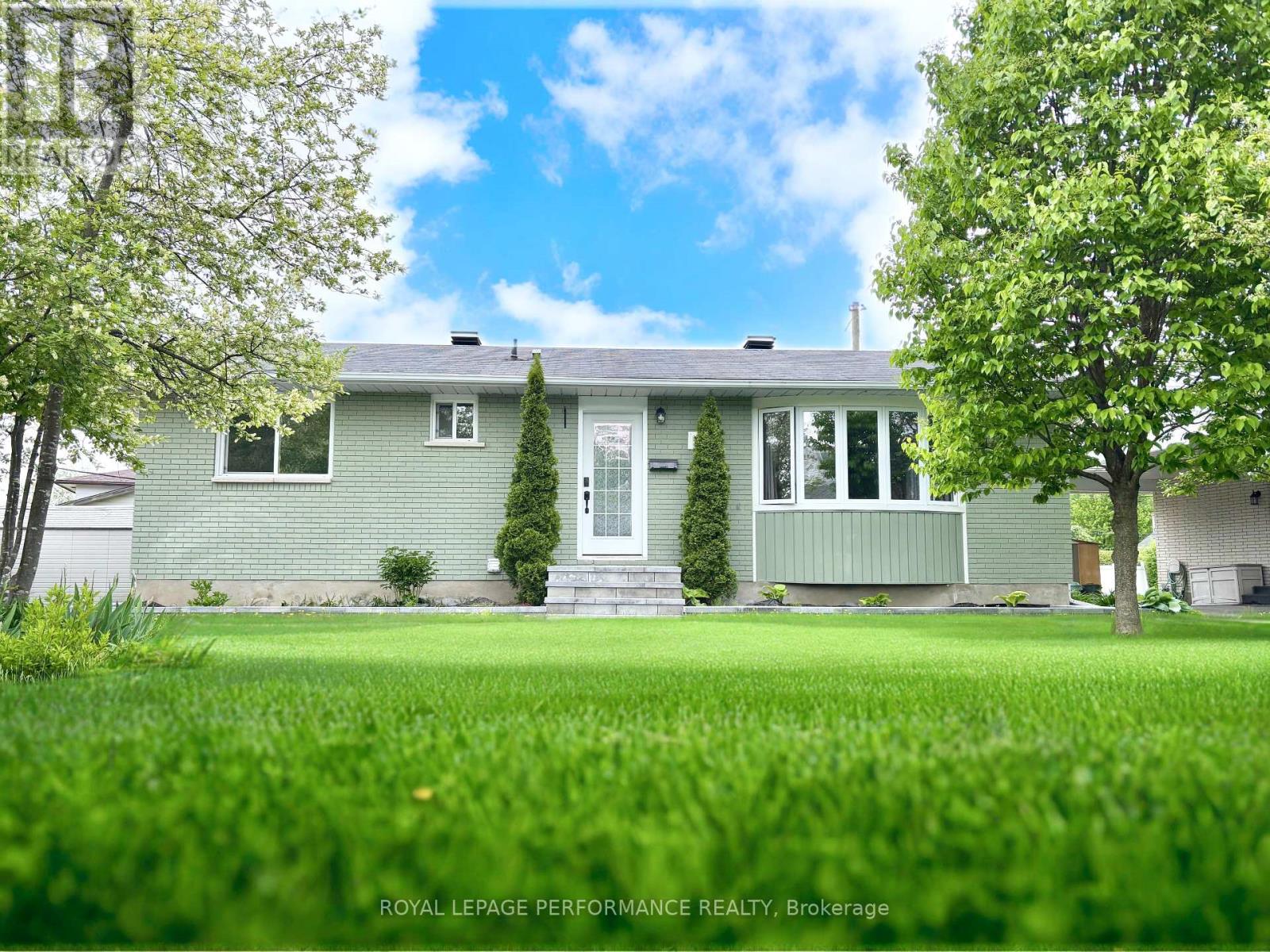 1449 CHARLEBOIS AVENUE, Ottawa, Ontario