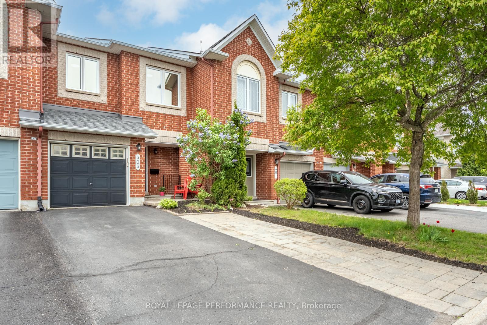 303 BRANTHAVEN STREET, Ottawa, Ontario