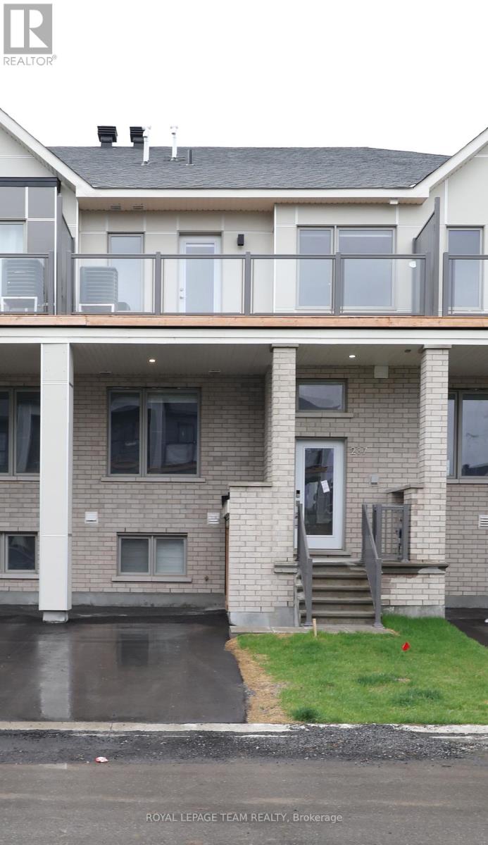 237 SPECKLED ALDER ROW, Ottawa, Ontario