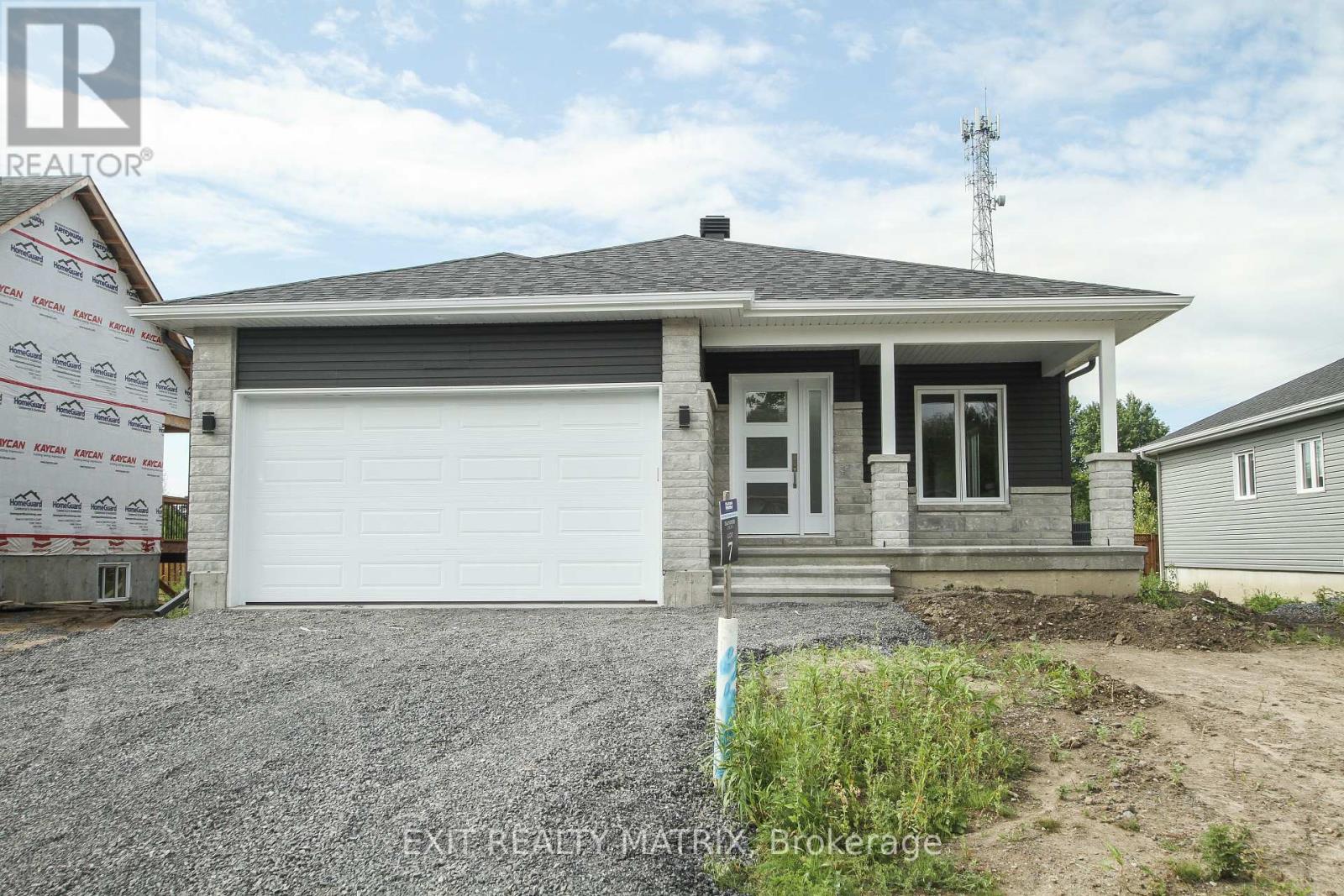 1401 CAROLINE COURT, Cornwall, Ontario