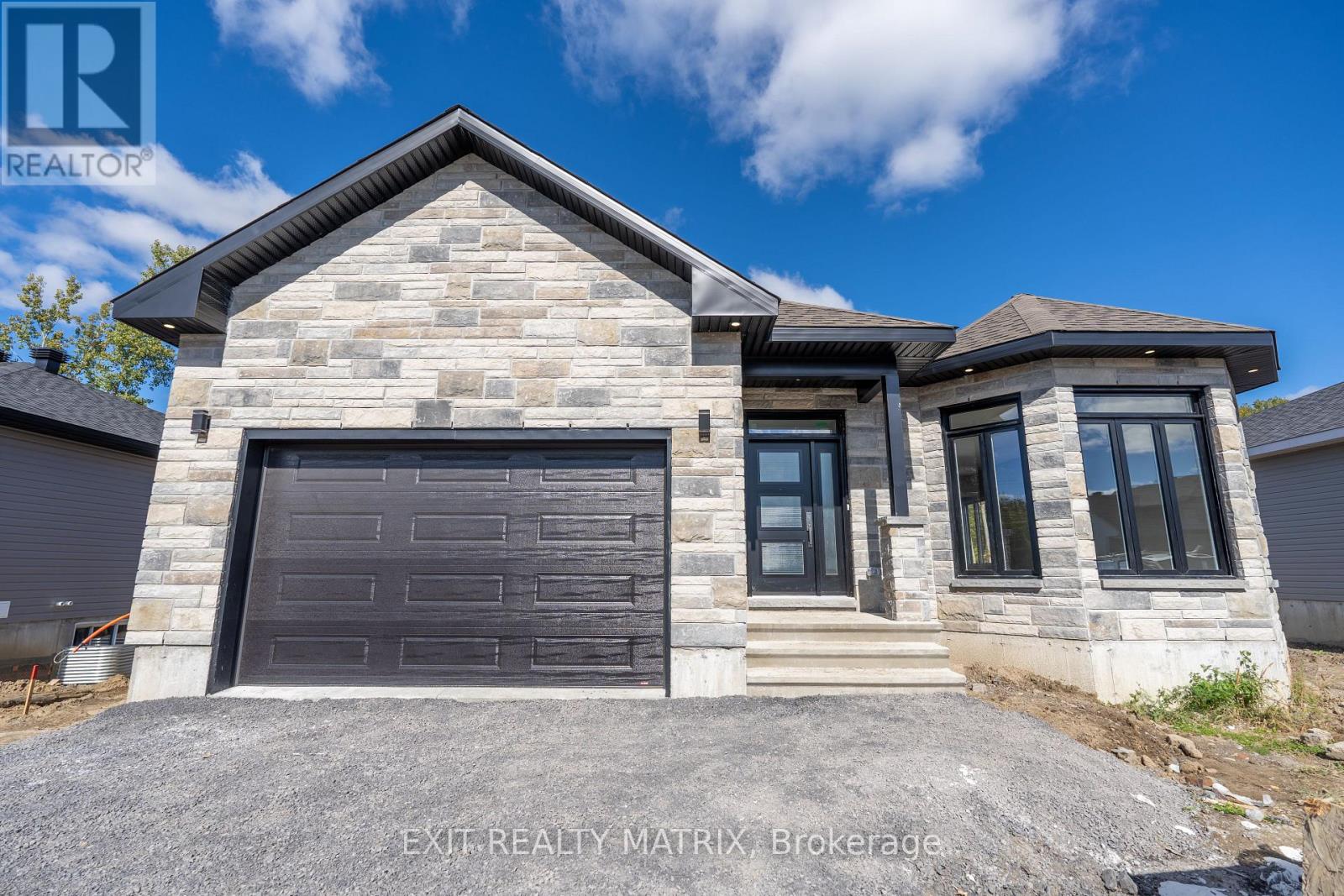 1408 CAROLINE COURT, Cornwall, Ontario