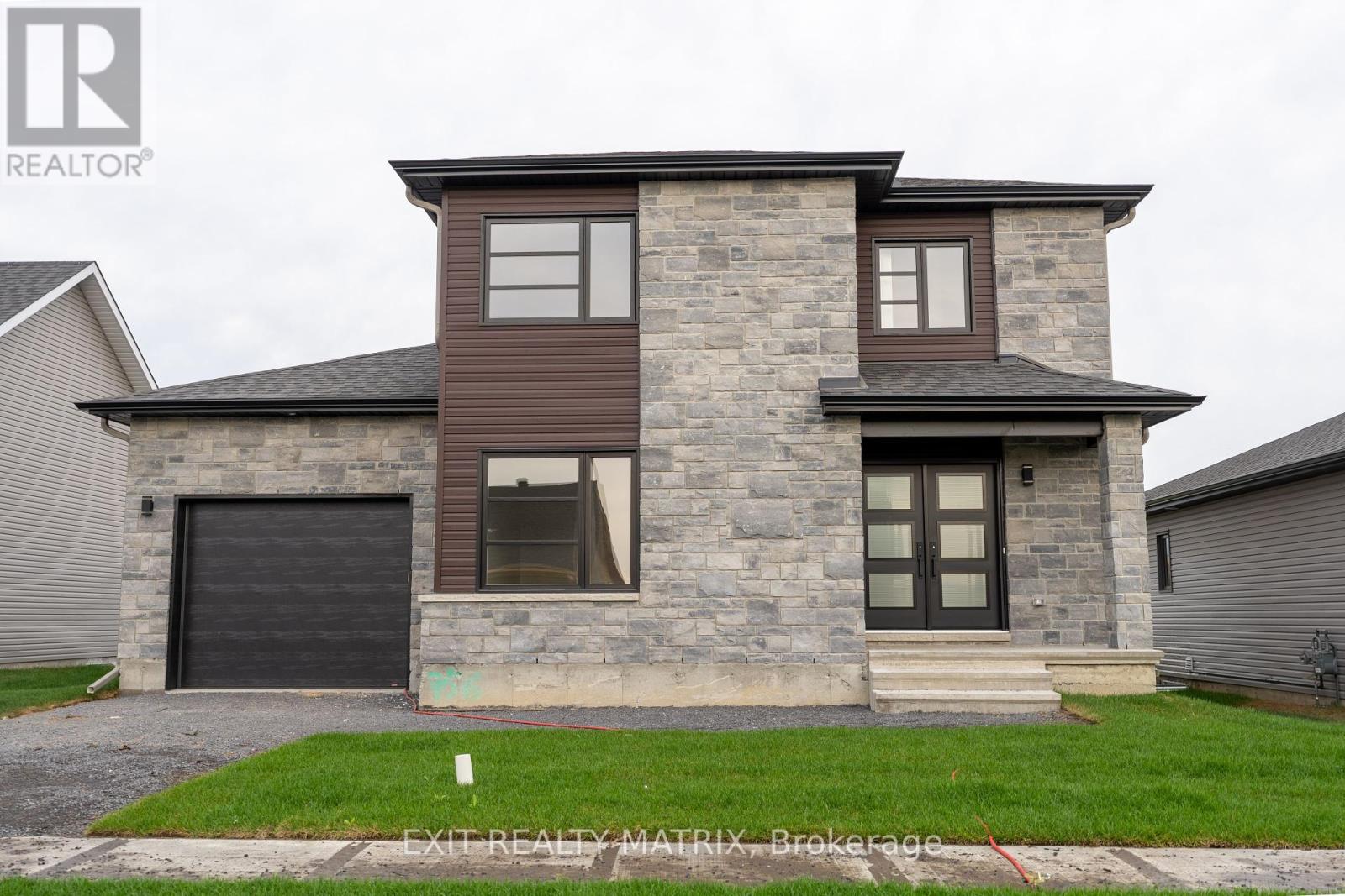 1413 CAROLINE COURT, Cornwall, Ontario