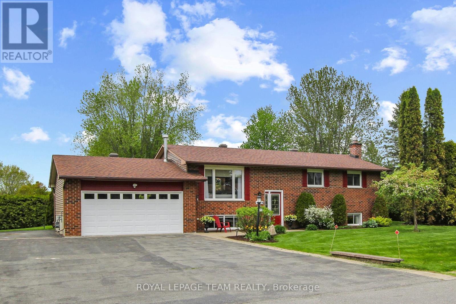 6489 DOCTOR BLAIR CRESCENT, Ottawa, Ontario