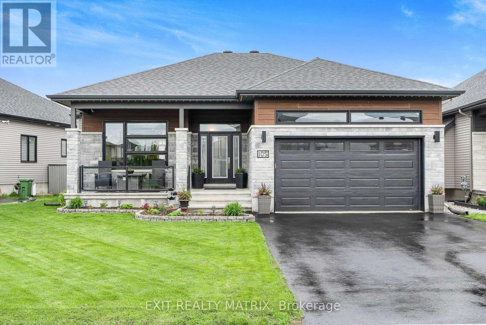 105 LYON STREET, Russell, Ontario
